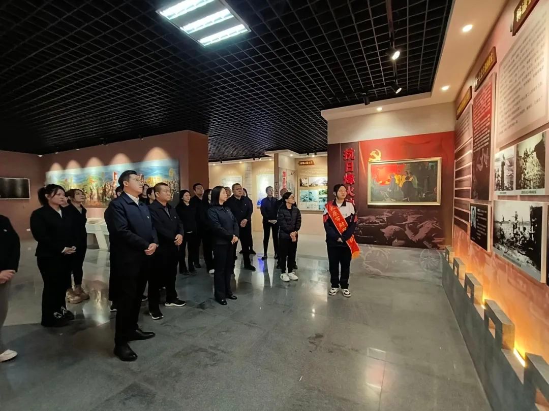 ɽ����Ͷ����������֯��չ�������徲 �ഺͦ�ߡ�ϵ�����������˶�