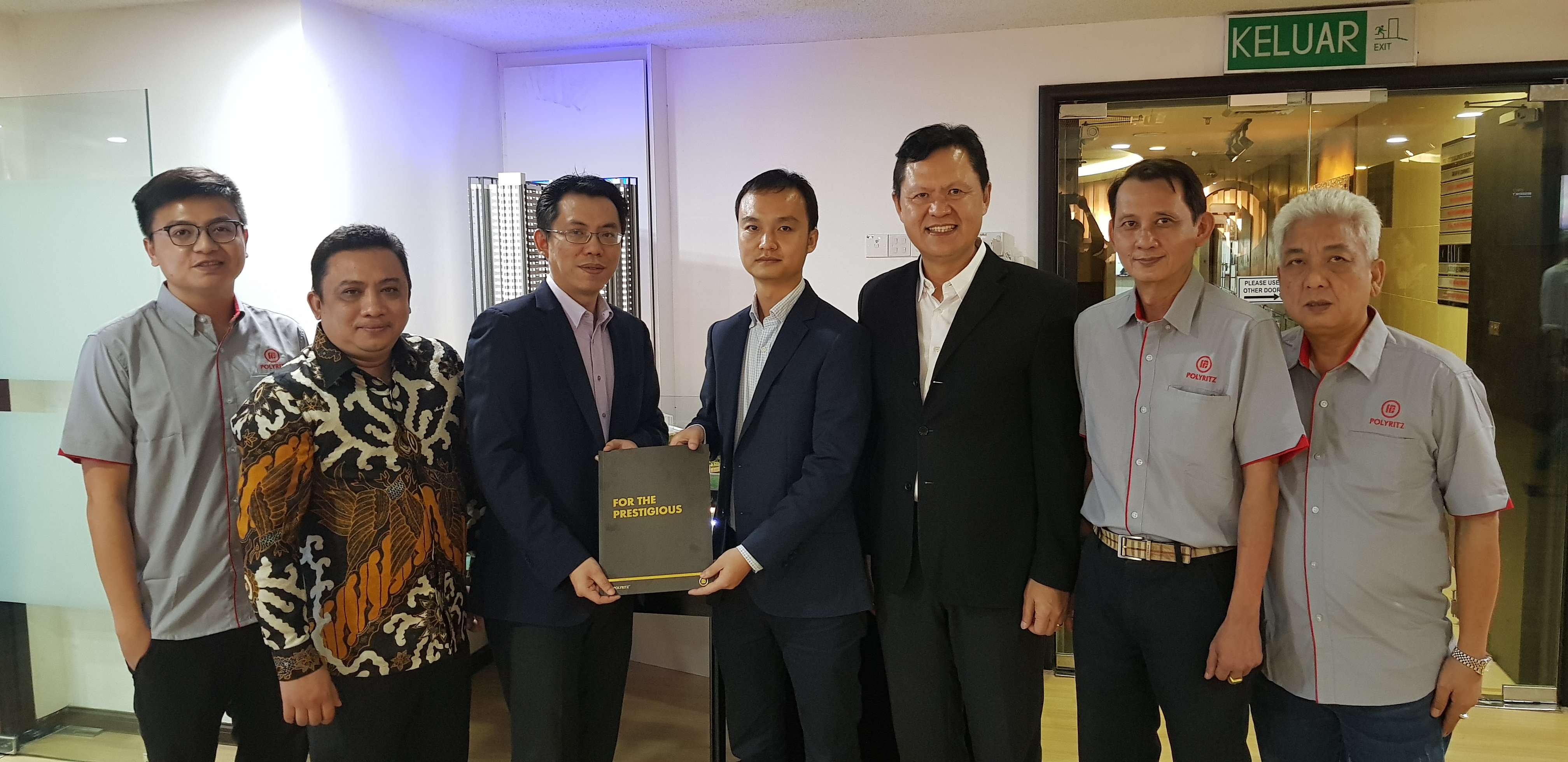 ɽ����Ͷ���Ϲ�˾�ֳ�ǩԼ��������RITZ COMMUNITIES@SALAK SOUTH��Ԣ¥��Ŀ