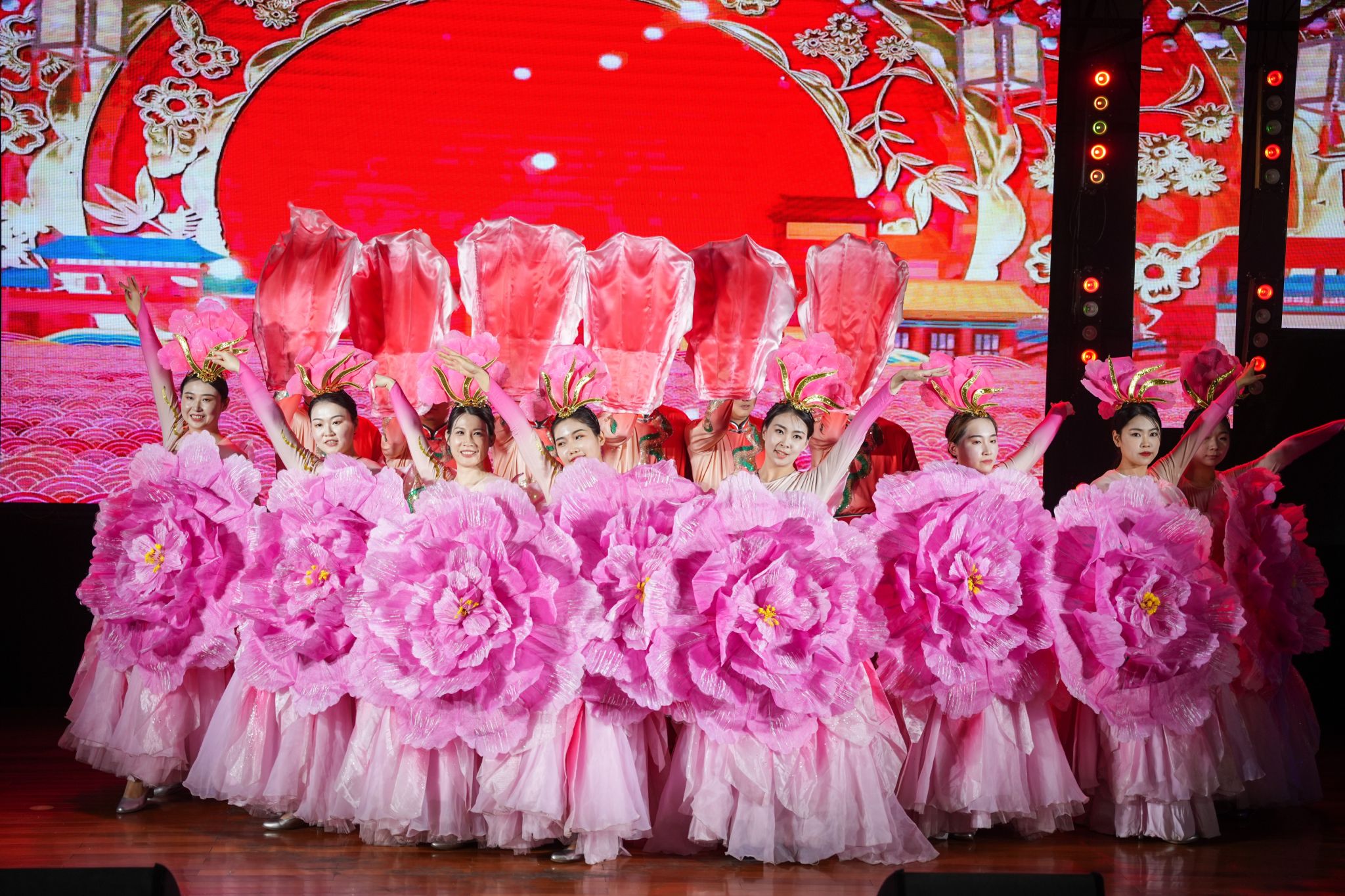 ɽ����Ͷ�������ż�Эͬ��λ����ӭ������������