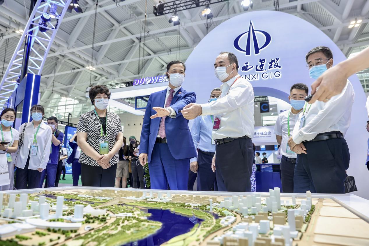 ɽ����Ͷ�����й��޽���ѧ���ɽ��������³�����һ�չ���ģ����ǩ��ս������Э��