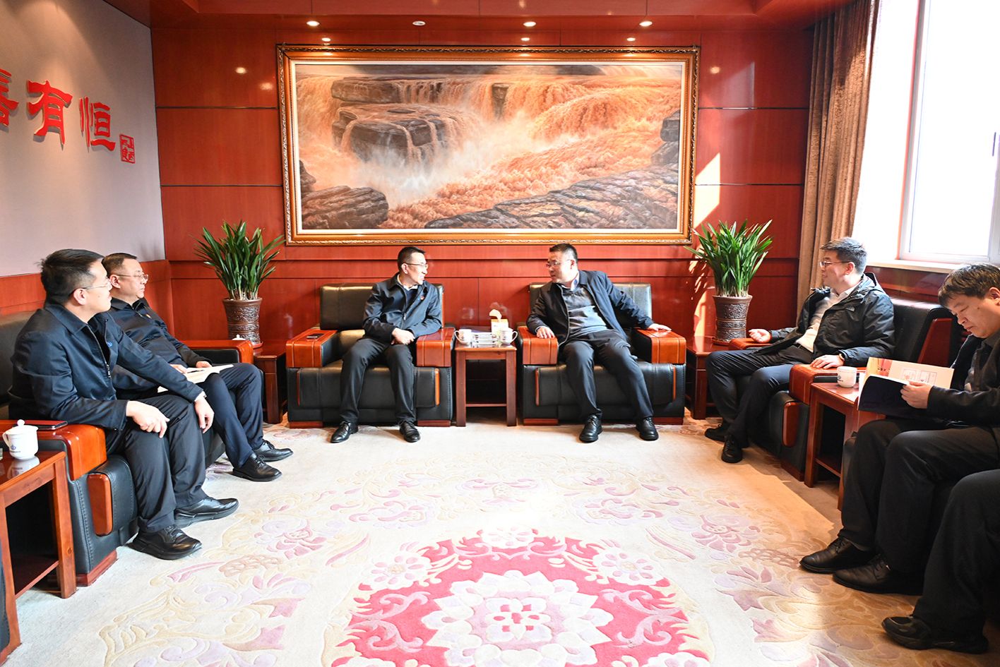 ɽ����Ͷ�Ľ�����������ؿ�չ��̸����