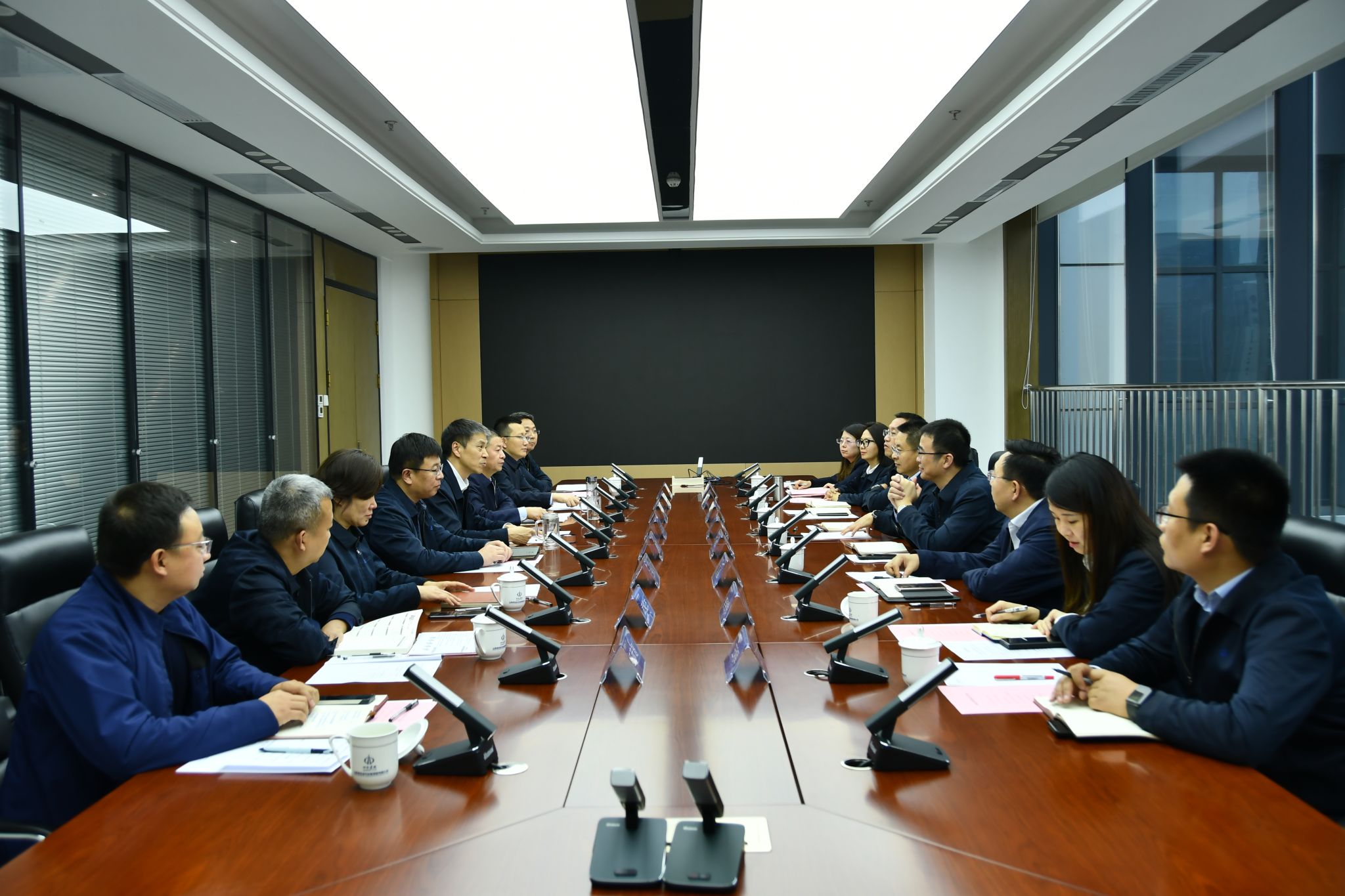 ɽ����Ͷ԰��������������˼��ſ�չ�Ա�ѧϰ�˶�