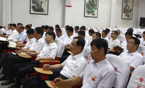 ���²㶯̬�����ݳ�� Ч��ͻ�� ����ɽ����Ͷ��е���������뿪չ ���������ġ��м�ʹ�����������