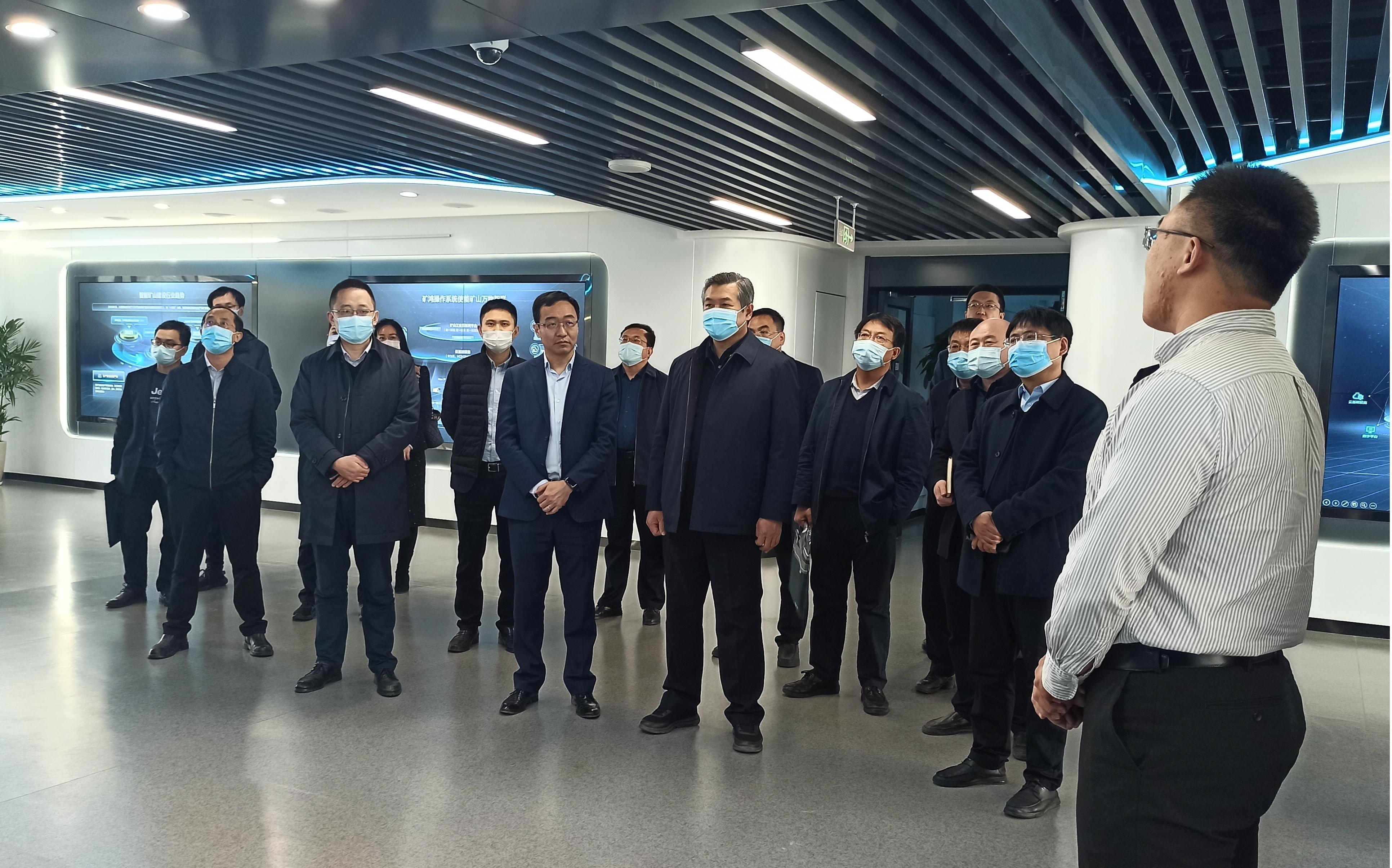 ̽�ػ�Ϊ����ʵ����ͬı���ǻ�ת����������ɽ����ͶӦ�����л�Ϊ���ܿ�ɽ����ʵ����