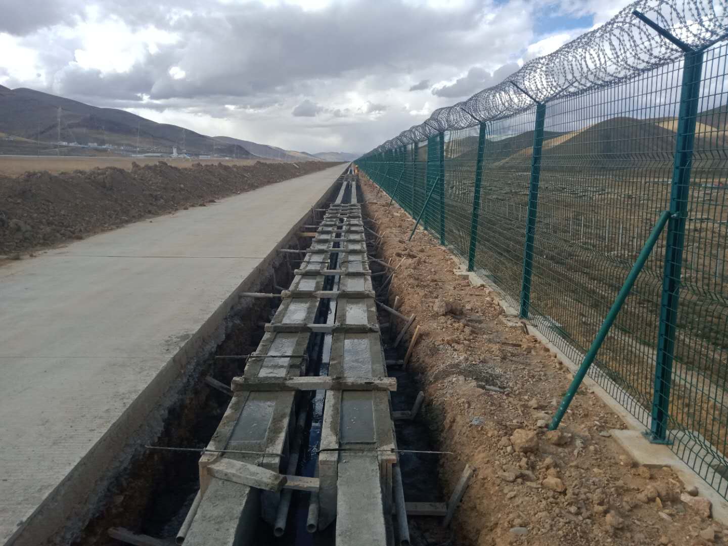 ɽ����Ͷ��е�����ųн��İ�����������ˢ�¹���ͨ���깤����