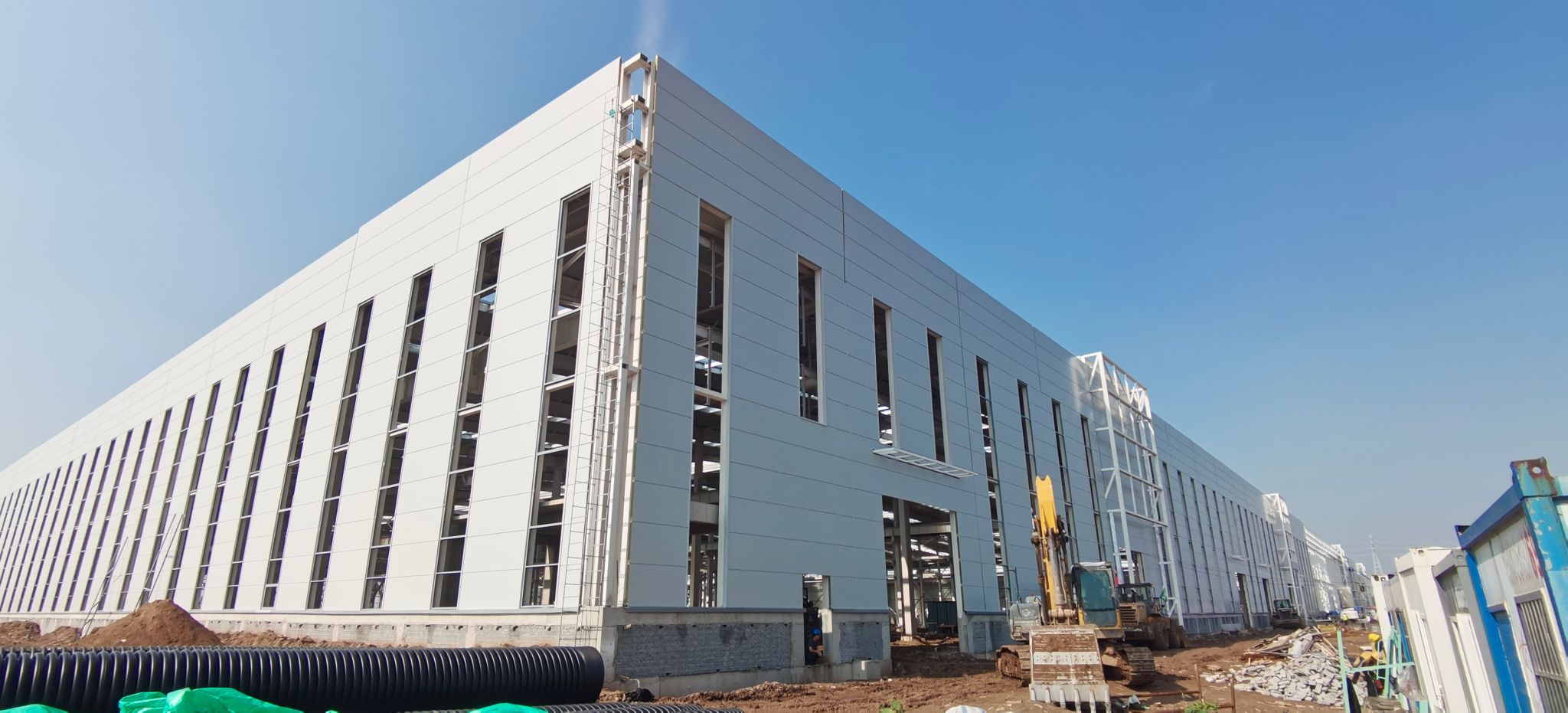 ɽ����Ͷ��ӹ�ҵ��˾�н���̫�ظ߶�װ������ͷ��װ����ҵ��������Ŀ�ֽṹ����˳���깤