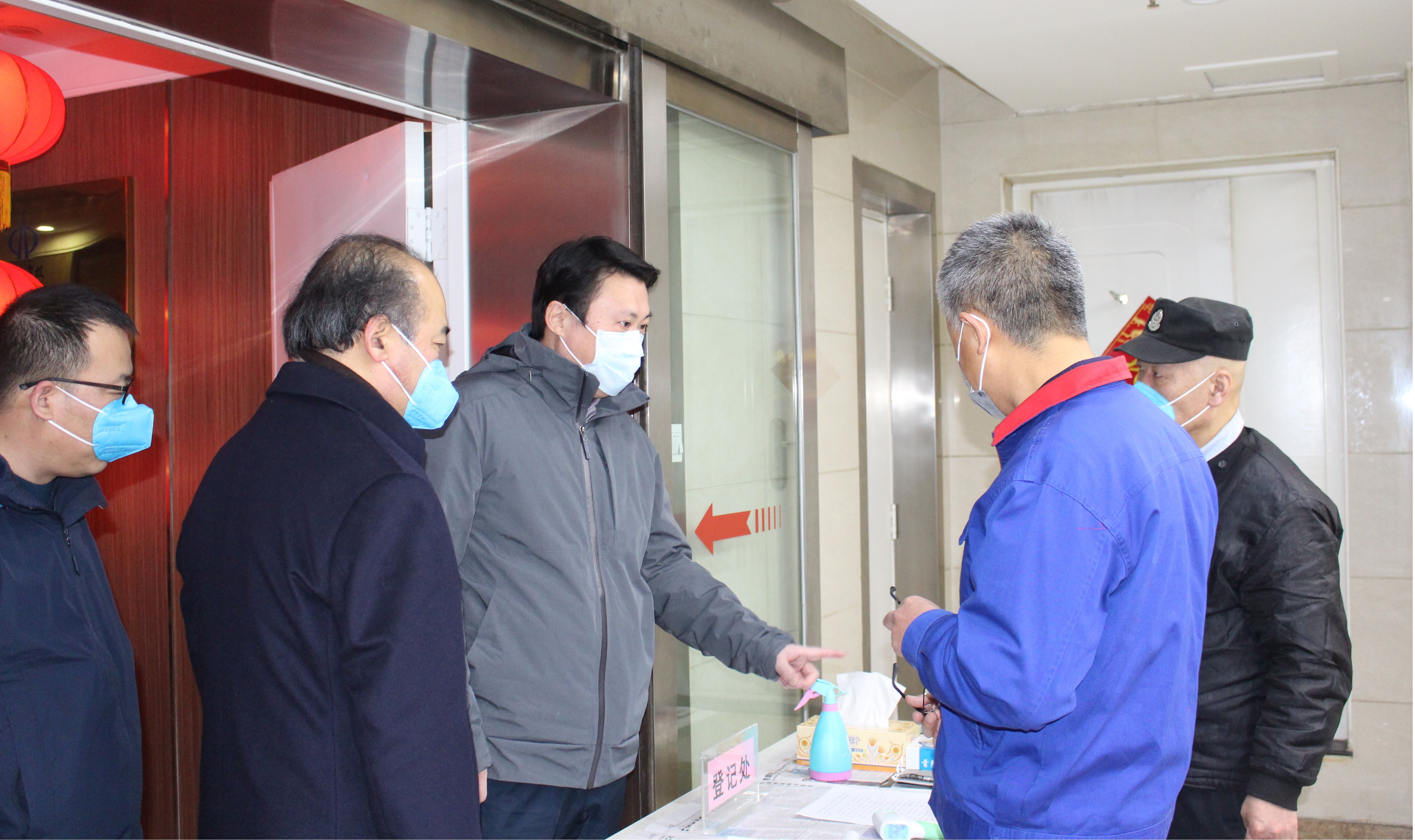 ɽ����Ͷ���͹�״����ѬȾ�ķ��׷�����������ƽһ�������²㶽����������������