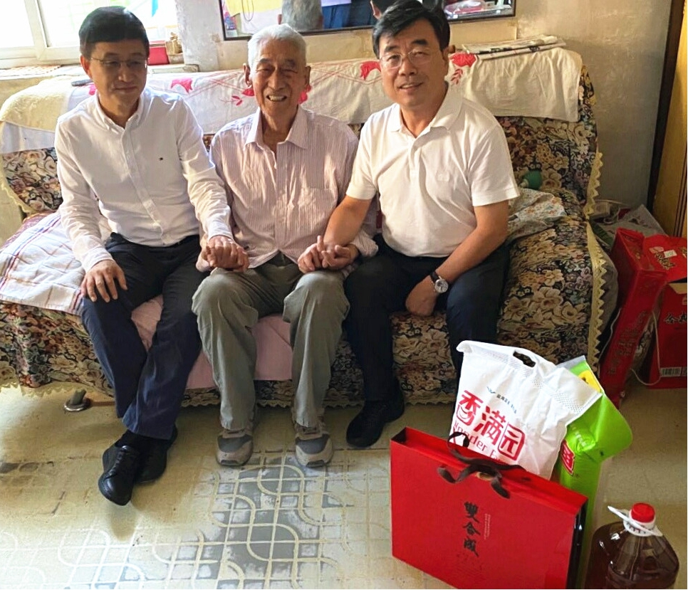 ��������ӭ�ѽ� ����ŨŨů���� ����ɽ����Ͷ��е�����ſ�չ����ǰο���˶�