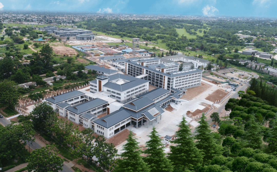 ɽ����Ͷ����һ��7���������а�������ҵ�������AAA����ҵ