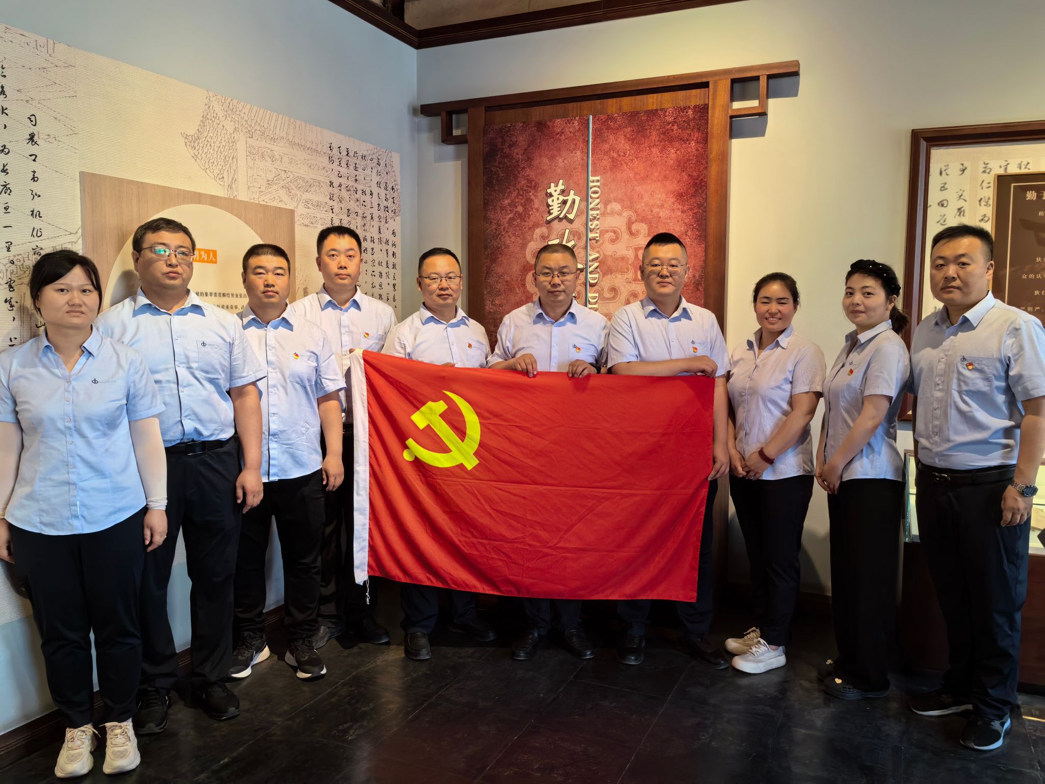 ɽ����Ͷ���������²㵳֧����չ����һ������ѧϰ�������⵳���˶�